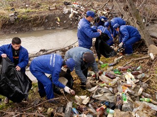 Очистка прилегающей территории от мусора